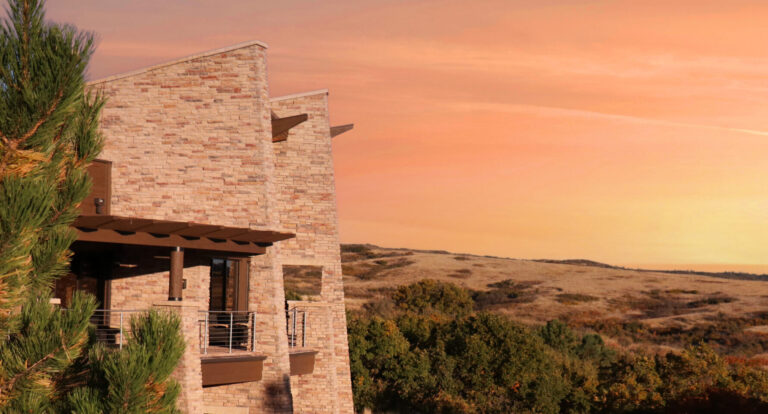 ledge stone veneer on sundial house